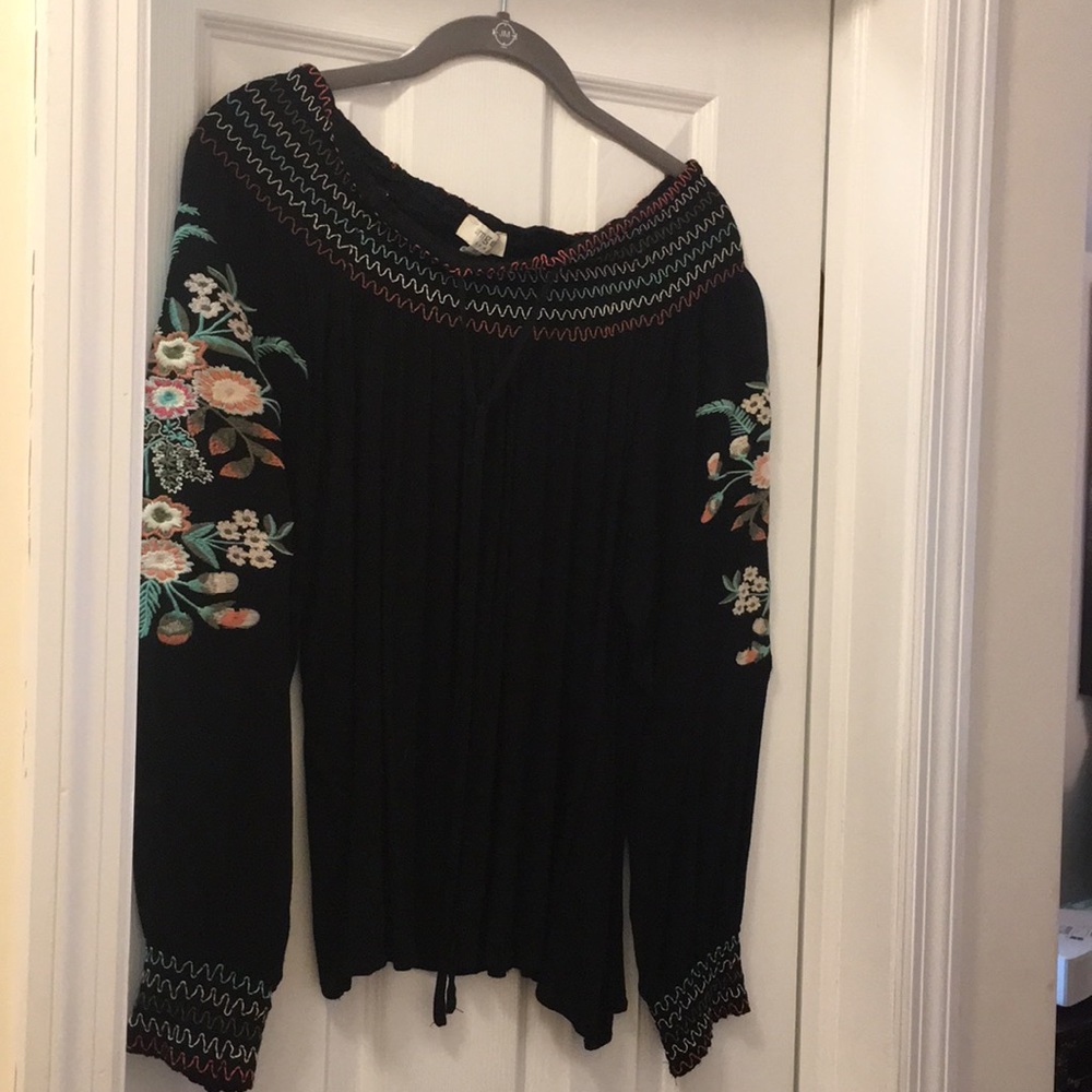 Beautiful UMGEE off the shoulder top.